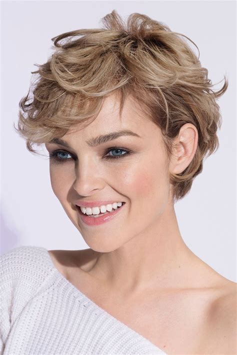 25 Coiffures tendance pour des cheveux courts faciles à entretenir